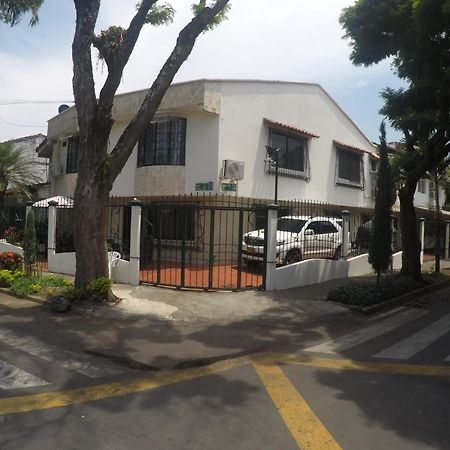 Casa Hotel Flor Del Valle Cali Buitenkant foto