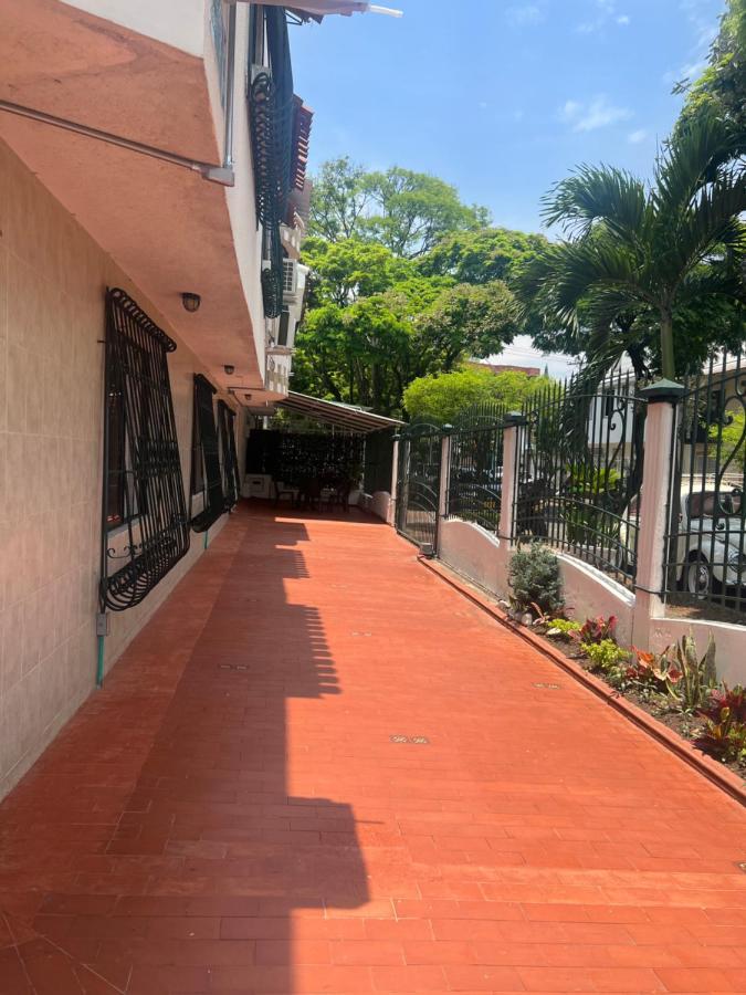 Casa Hotel Flor Del Valle Cali Buitenkant foto
